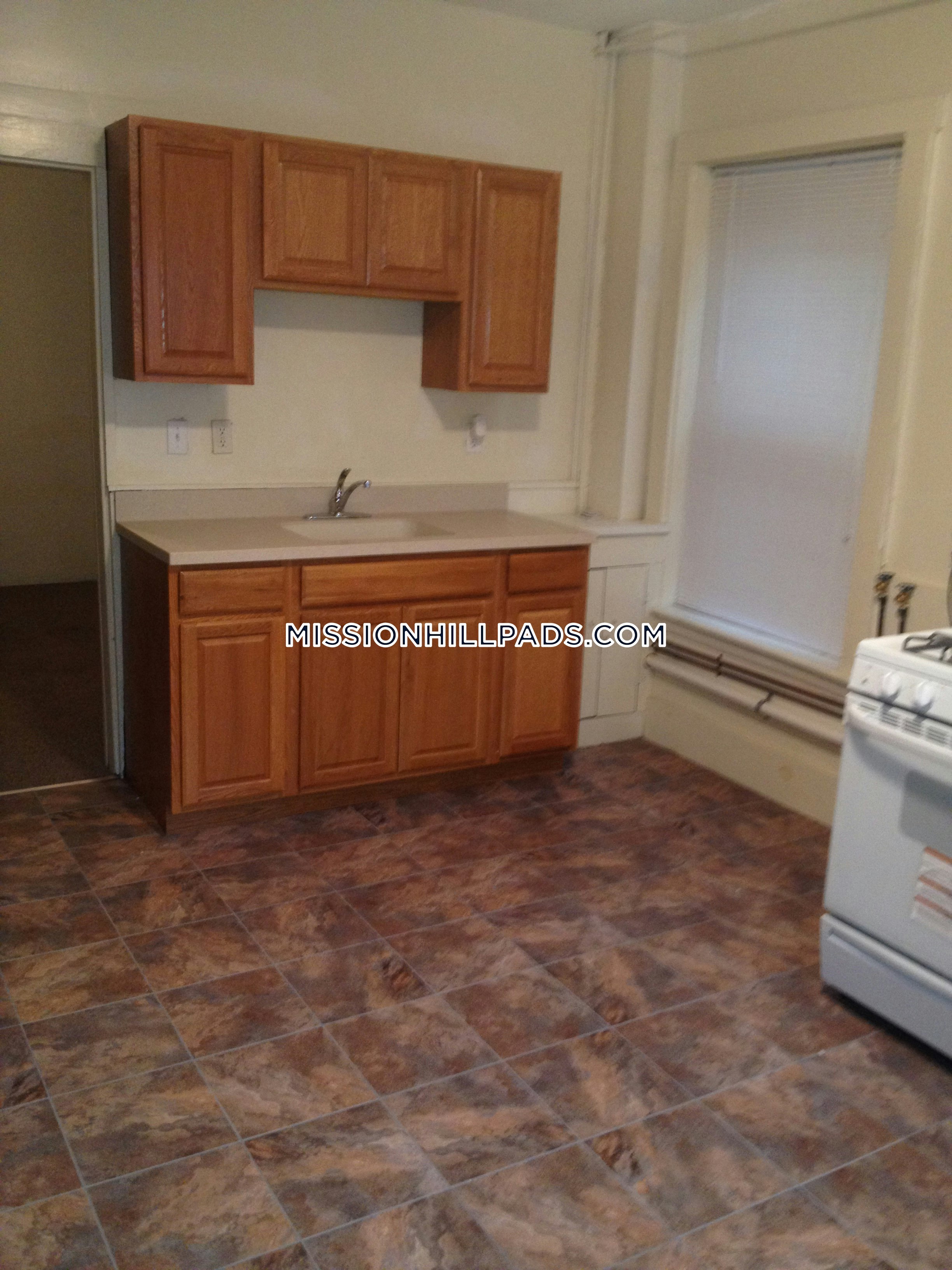 Mission Hill Apartment For Rent 3 Bedrooms 1 Bath Boston 3 000