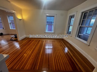 Somerville 3 Beds 1 Bath  West Somerville/ Teele Square - $4,000 No Fee